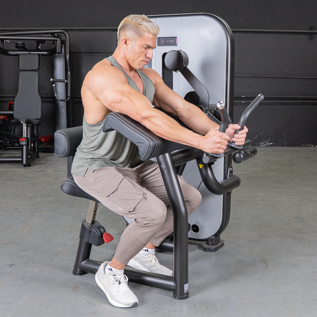 Muscle D Fitness - Vogue Biceps Triceps Combo - Commercial Selectorized Machine