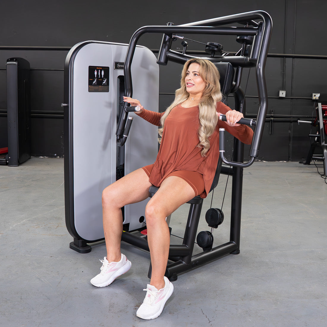 Muscle D Fitness - Vogue Chest Press – Iso-Lateral Convergent Machine