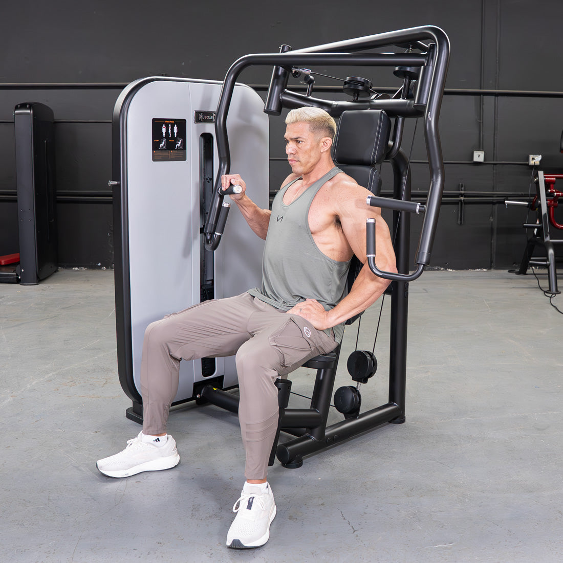 Muscle D Fitness - Vogue Chest Press – Iso-Lateral Convergent Machine