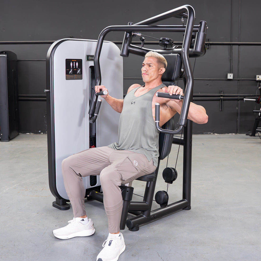 Muscle D Fitness - Vogue Chest Press – Iso-Lateral Convergent Machine