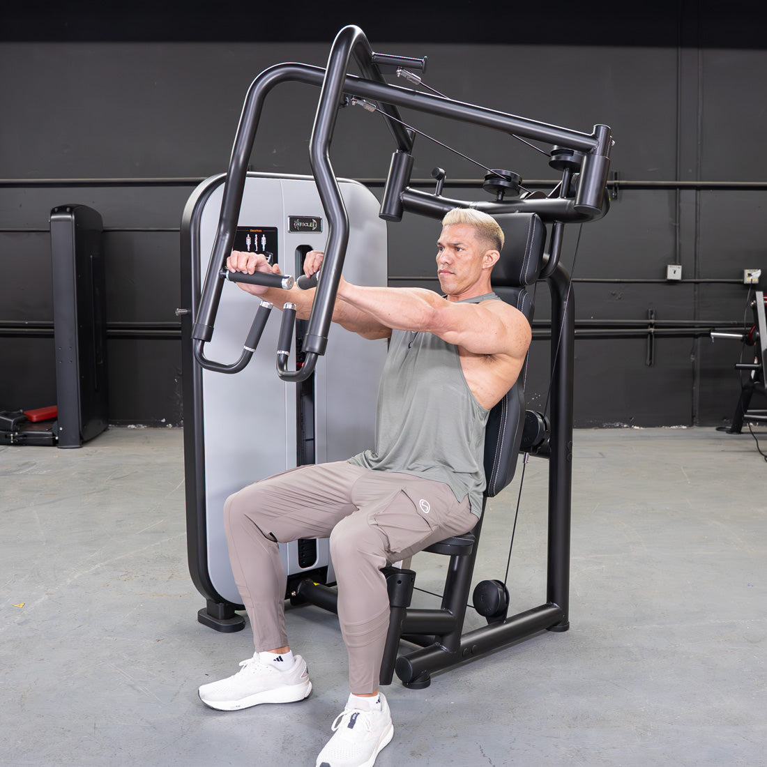 Muscle D Fitness - Vogue Chest Press – Iso-Lateral Convergent Machine