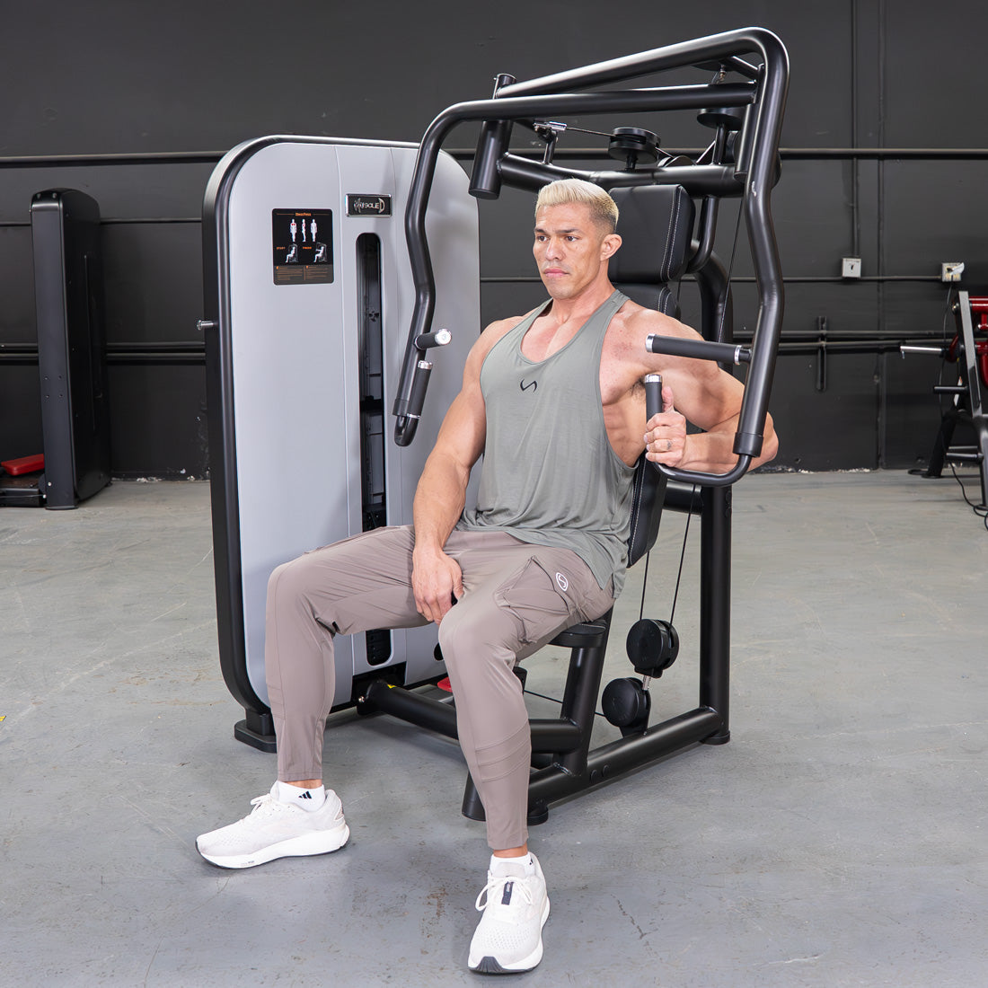 Muscle D Fitness - Vogue Chest Press – Iso-Lateral Convergent Machine