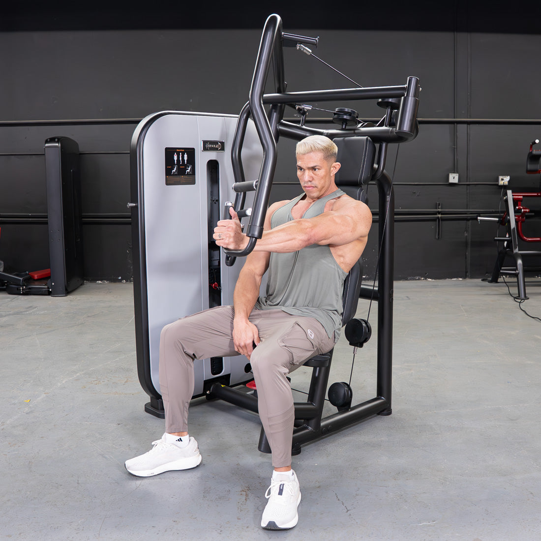 Muscle D Fitness - Vogue Chest Press – Iso-Lateral Convergent Machine