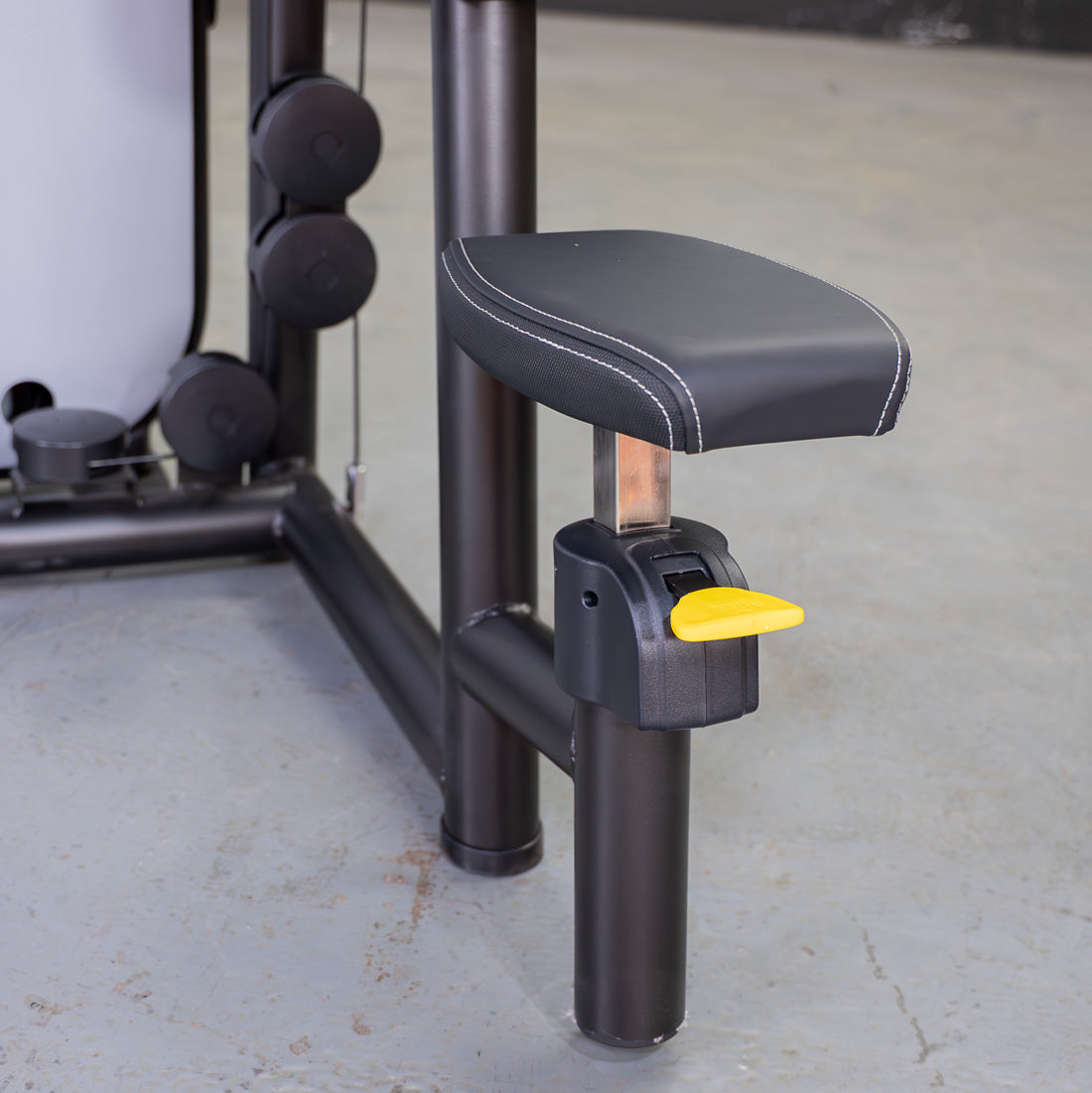 Muscle D Fitness - Vogue Pec Deck Rear Delt Machine - Commercial Gym