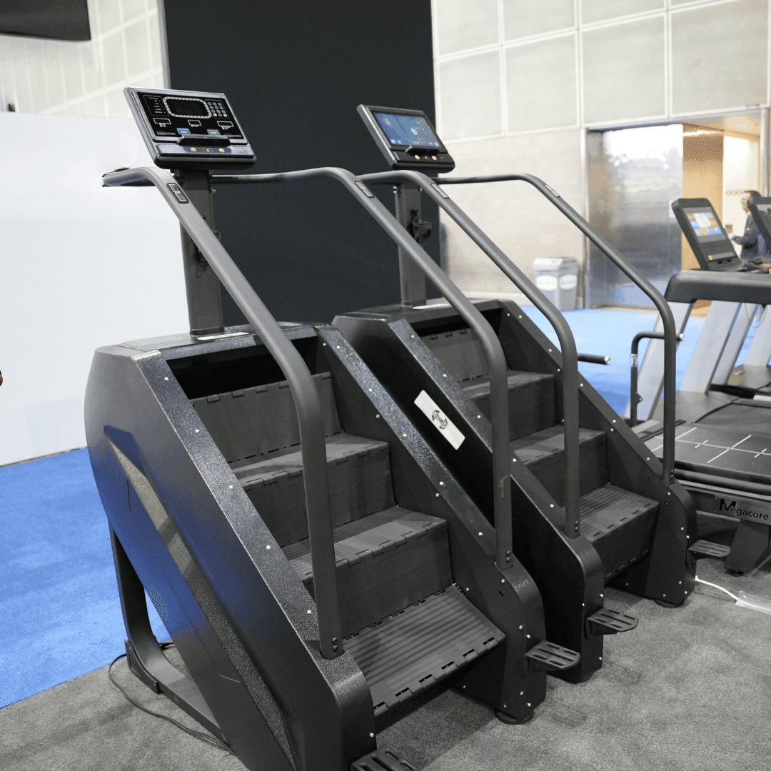 Muscle D Fitness - Commercial Stair Climber - Stepmill - LED Screen - Durable - Black - Heart Rate Monitor