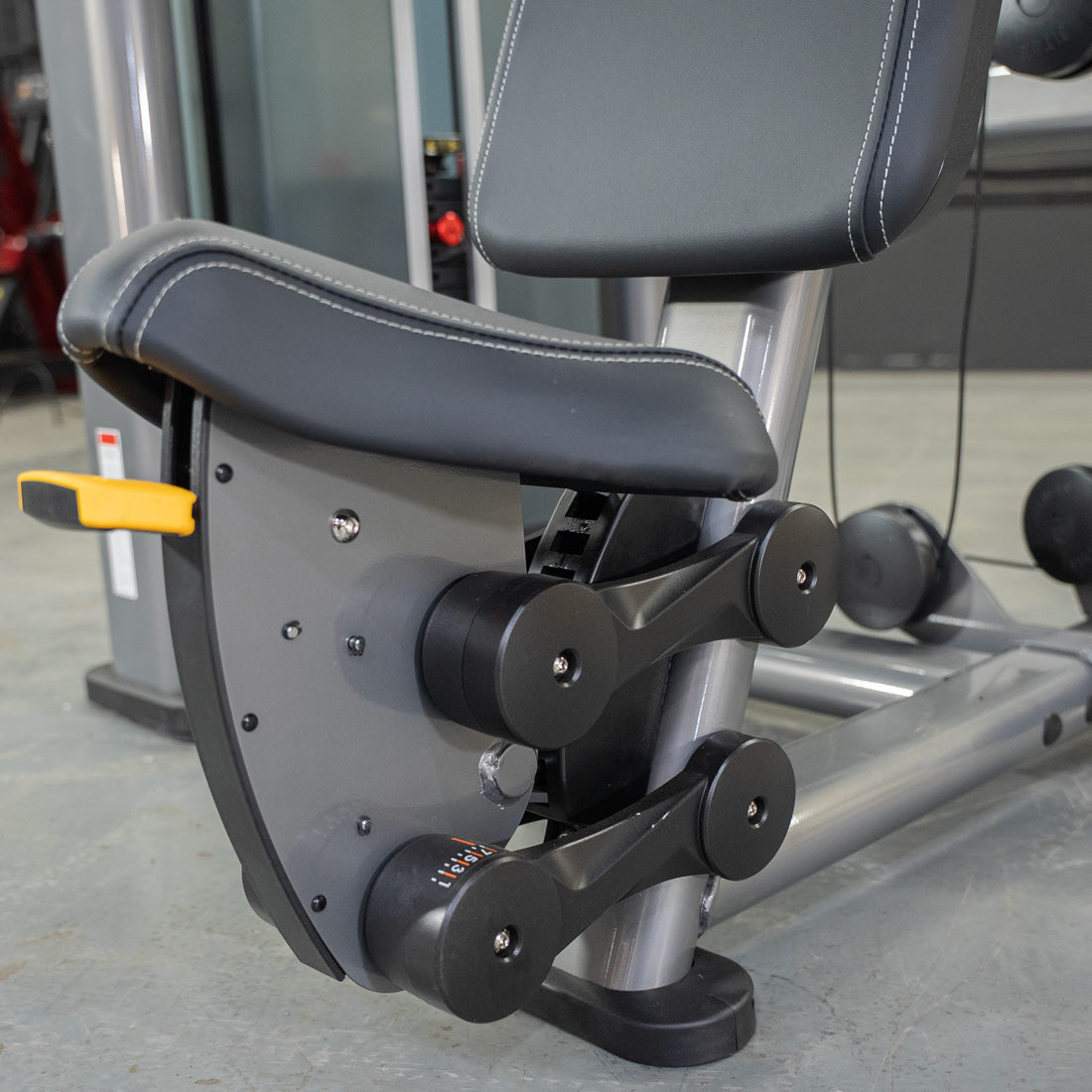 Muscle D Fitness - Elite Plus Shoulder Press - Isolateral Gym Equipment