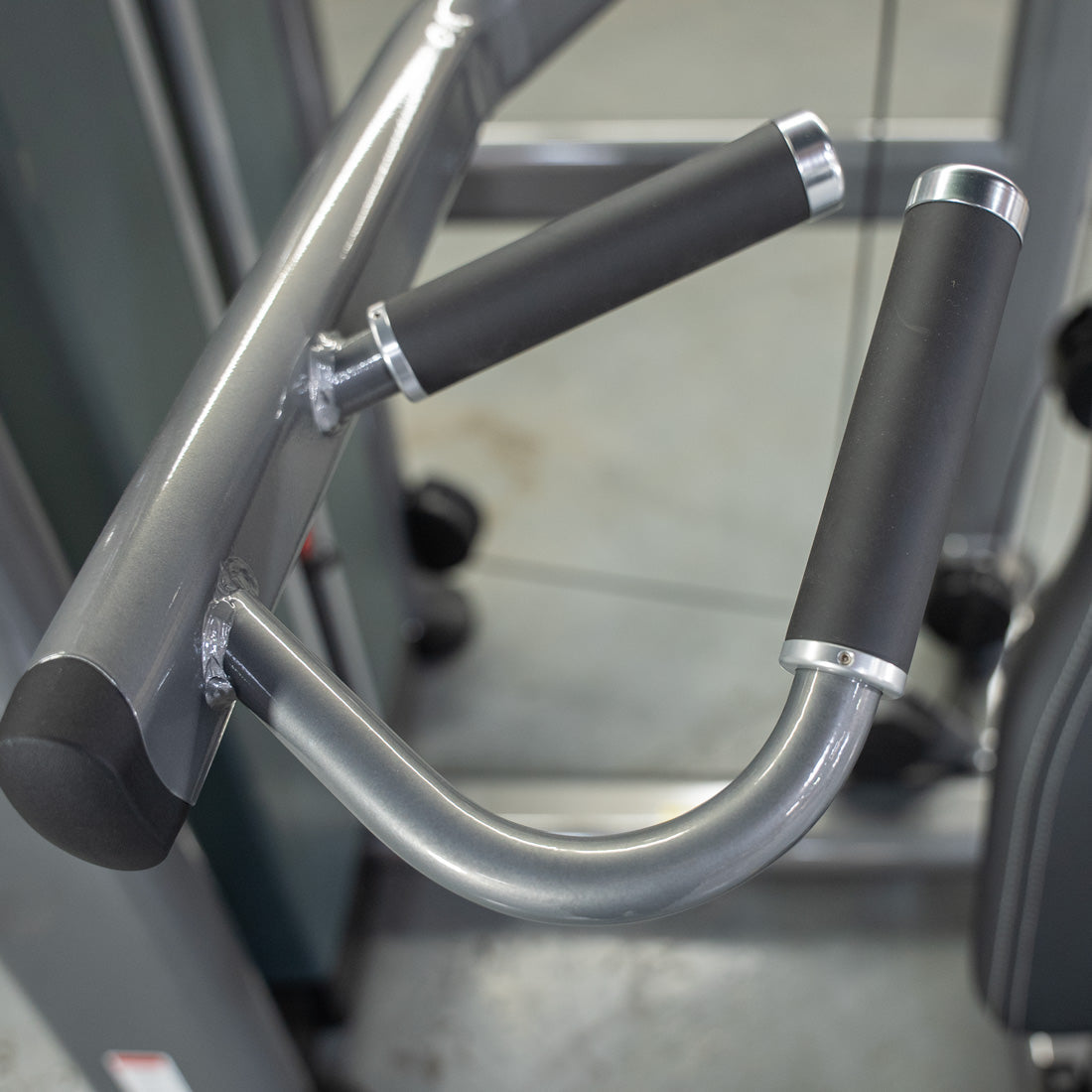 Muscle D Fitness - Elite Plus Shoulder Press - Isolateral Gym Equipment