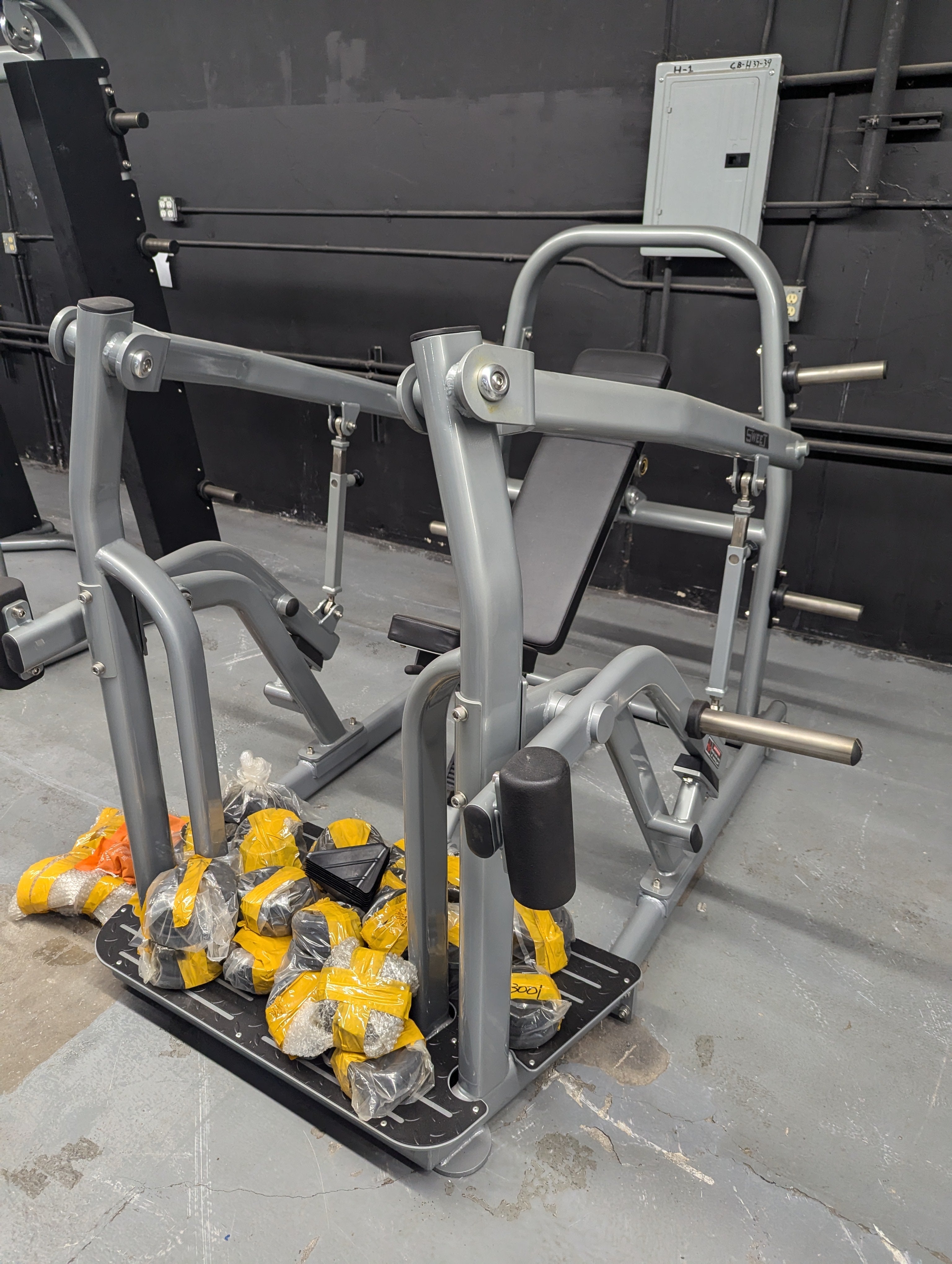 Muscle D Fitness - Pro Strength Incline Chest / Shoulder Press - Adjustable - Plate Loaded - Pec Delt Training
