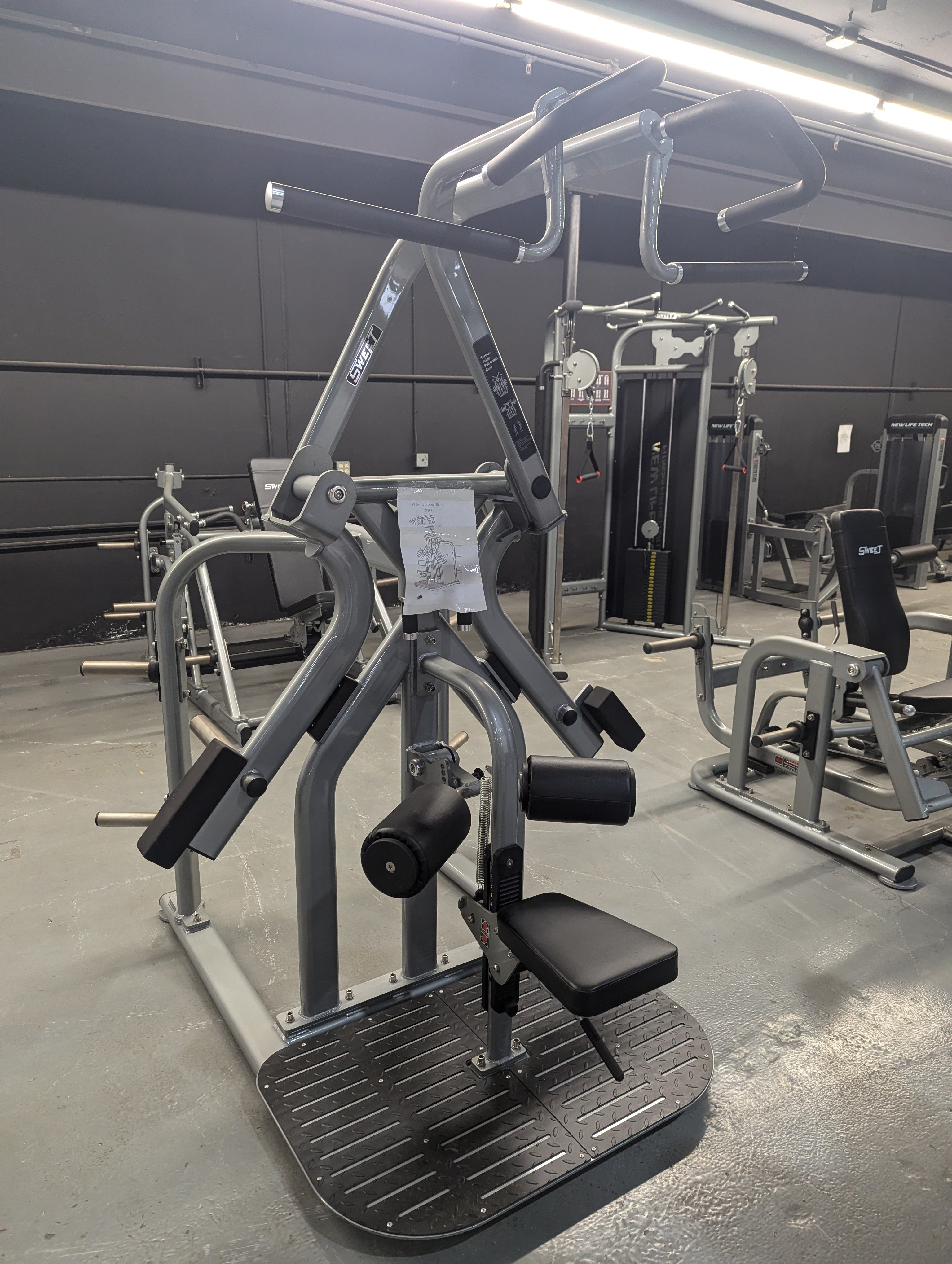 Muscle D Fitness - Pro Strength Rotary Lat Pull-Down -  Premium - Adjustable - Plate Loaded - Lat Training