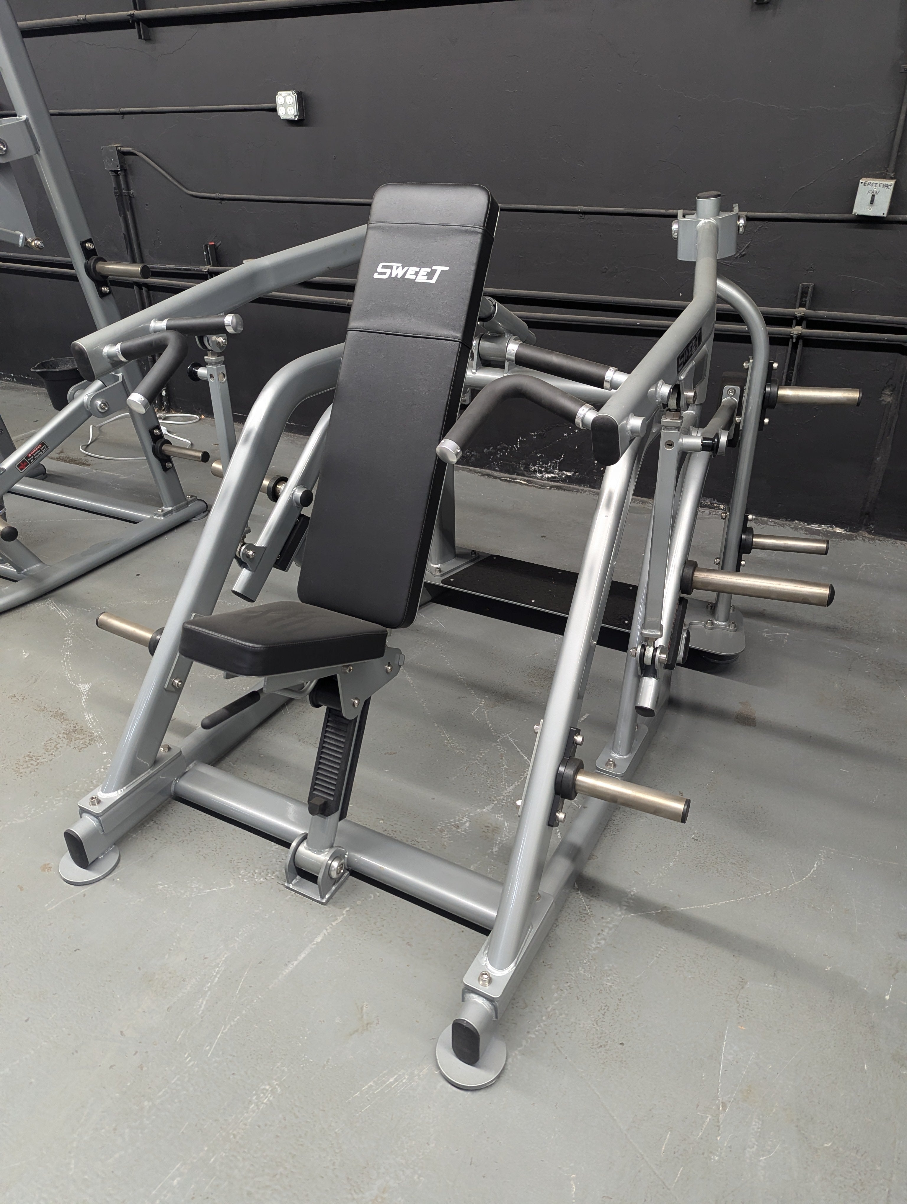 Muscle D Fitness - Sweet Shoulder Press - Black / Silver