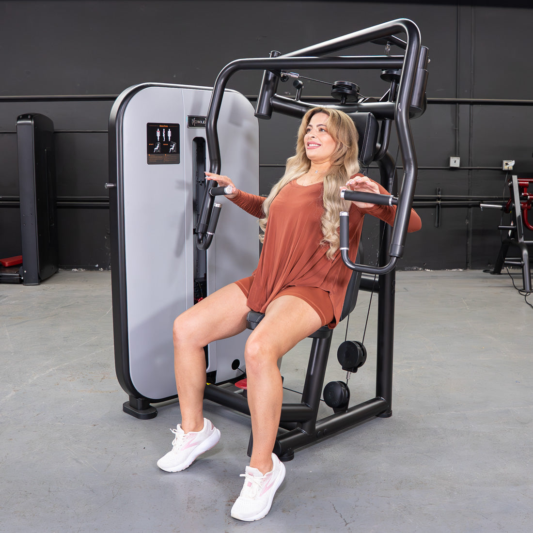 Muscle D Fitness - Vogue Chest Press – Iso-Lateral Convergent Machine