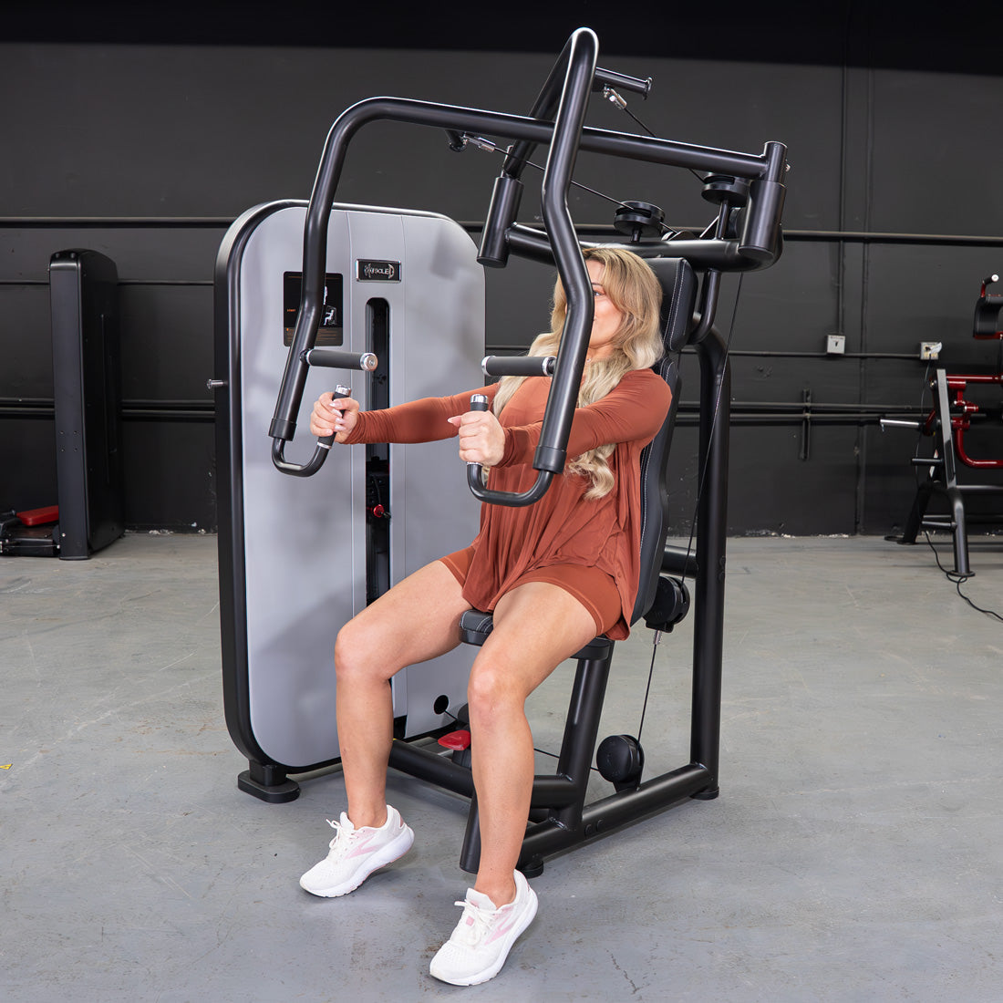 Muscle D Fitness - Vogue Chest Press – Iso-Lateral Convergent Machine