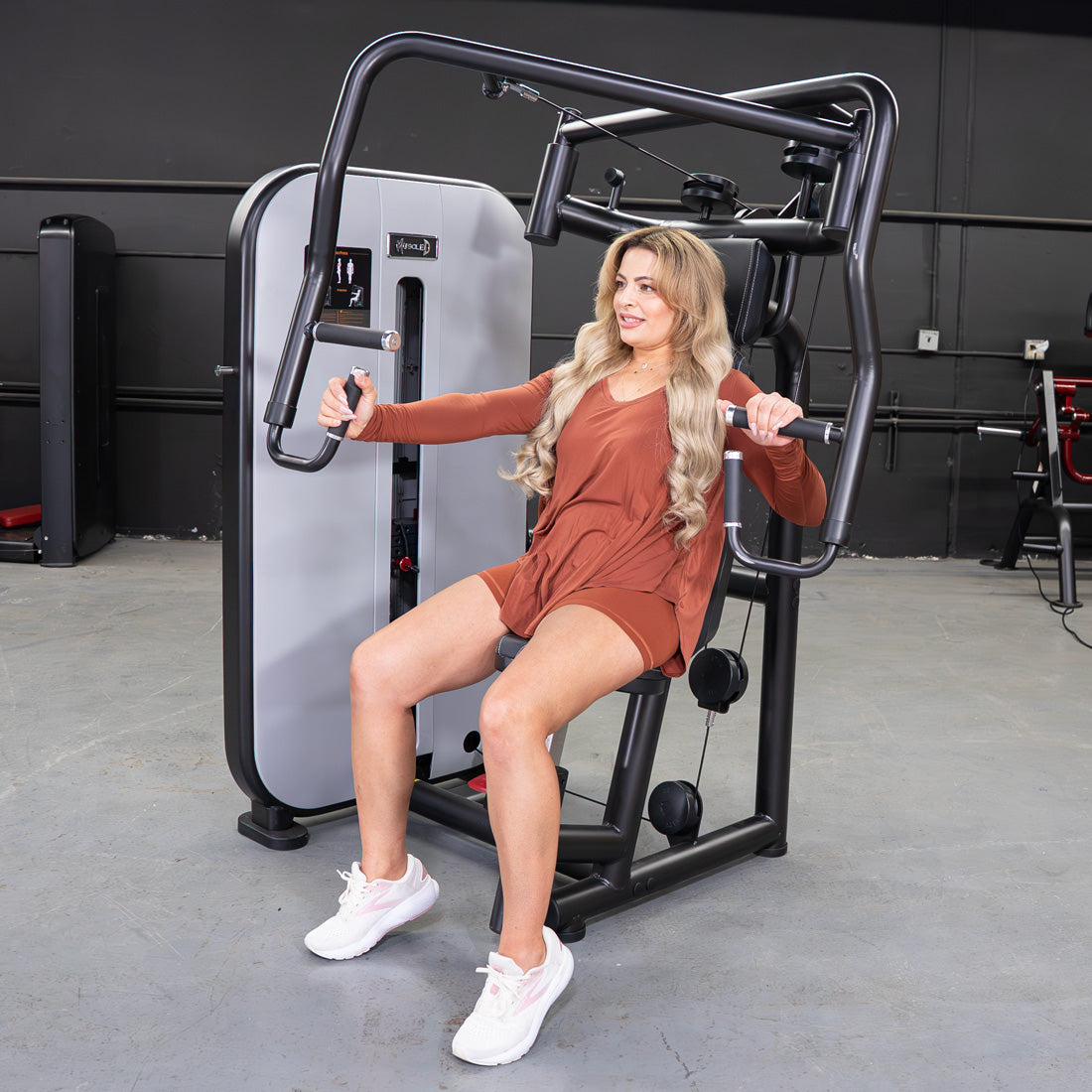Muscle D Fitness - Vogue Chest Press – Iso-Lateral Convergent Machine