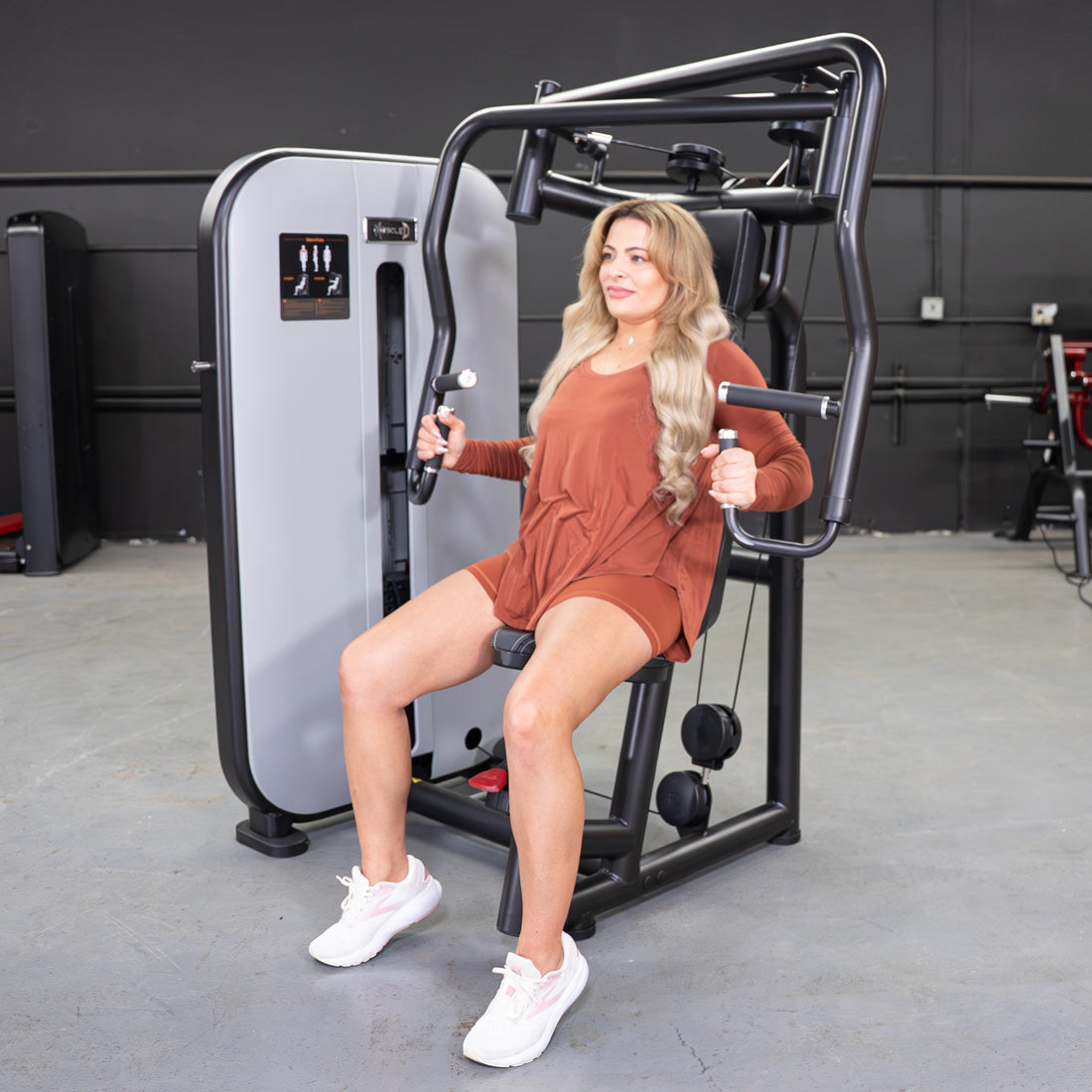 Muscle D Fitness - Vogue Chest Press – Iso-Lateral Convergent Machine