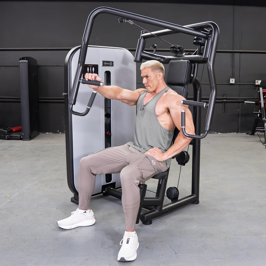 Muscle D Fitness - Vogue Chest Press – Iso-Lateral Convergent Machine