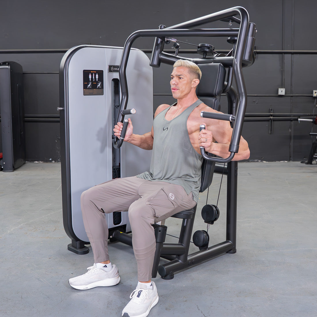 Muscle D Fitness - Vogue Chest Press – Iso-Lateral Convergent Machine