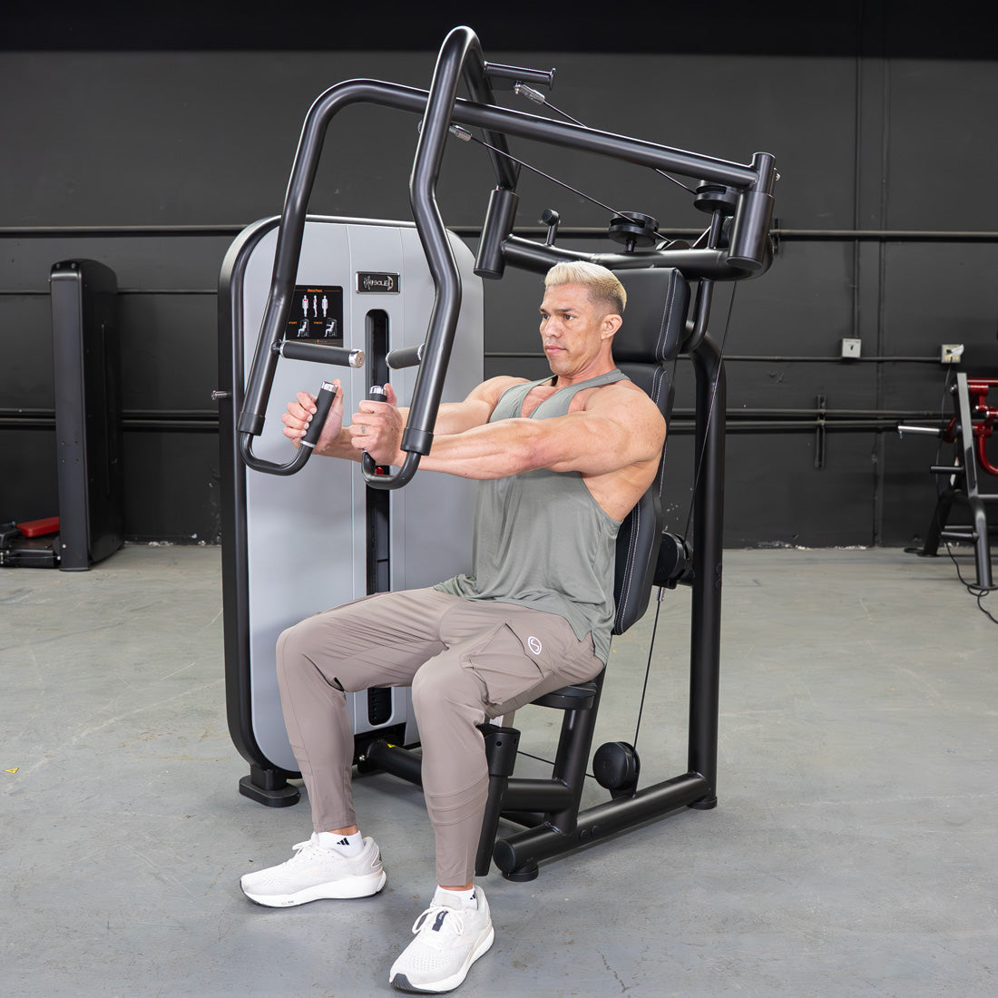 Muscle D Fitness - Vogue Chest Press – Iso-Lateral Convergent Machine