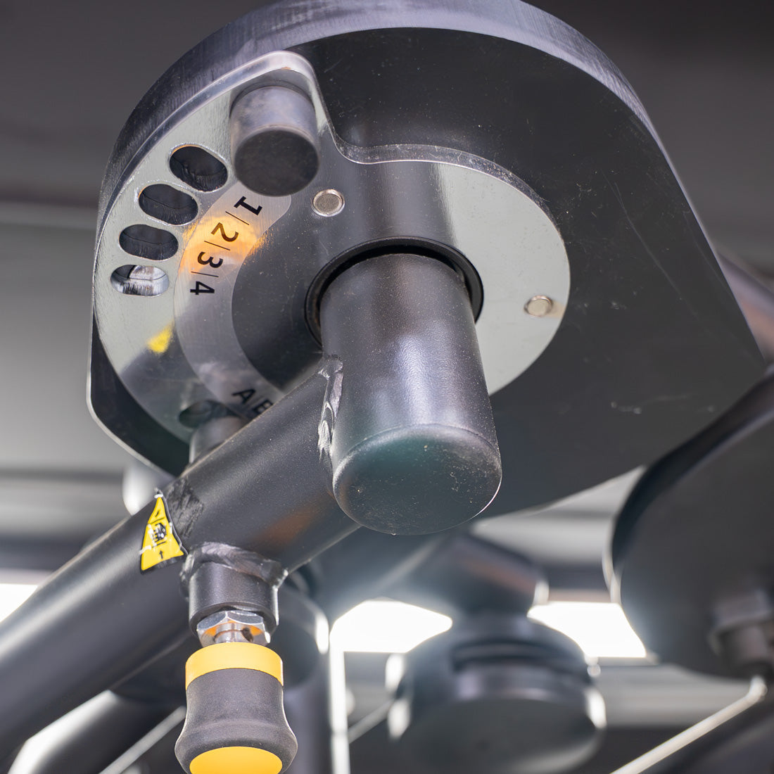 Muscle D Fitness - Vogue Pec Deck Rear Delt Machine - Commercial Gym